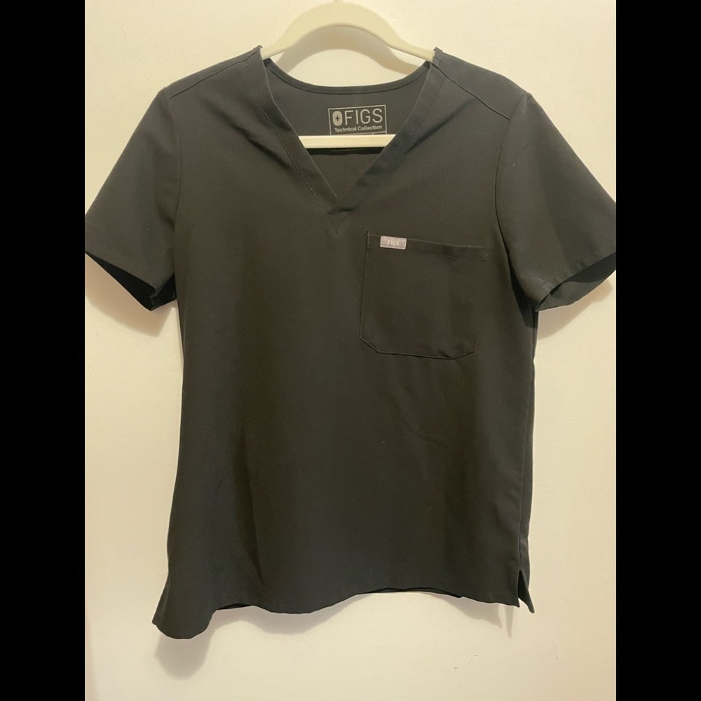FIGS Womens Catarina one pocket top Black